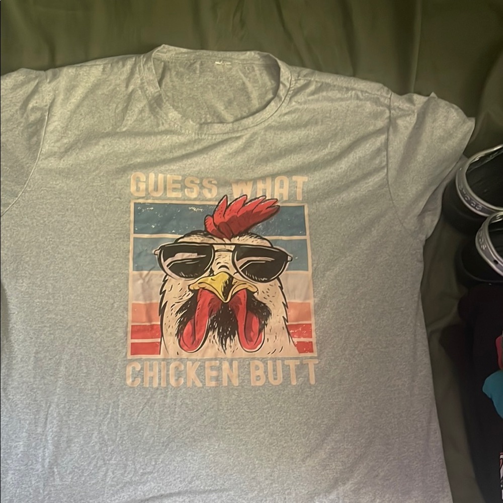#97 Graphic Tee with Chicken Design - Light Gray